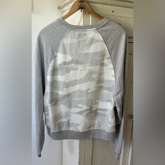 American Eagle Outfitters | Women’s grey/white camo crewneck sweatshirt, size L - Picture 6 of 14